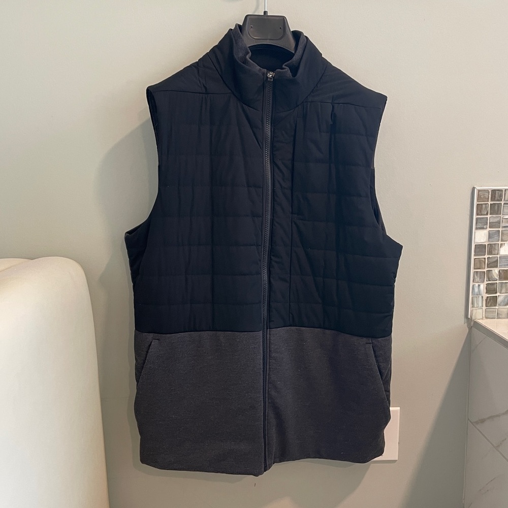 Lululemon black and grey mens large vintage puffer vest size large